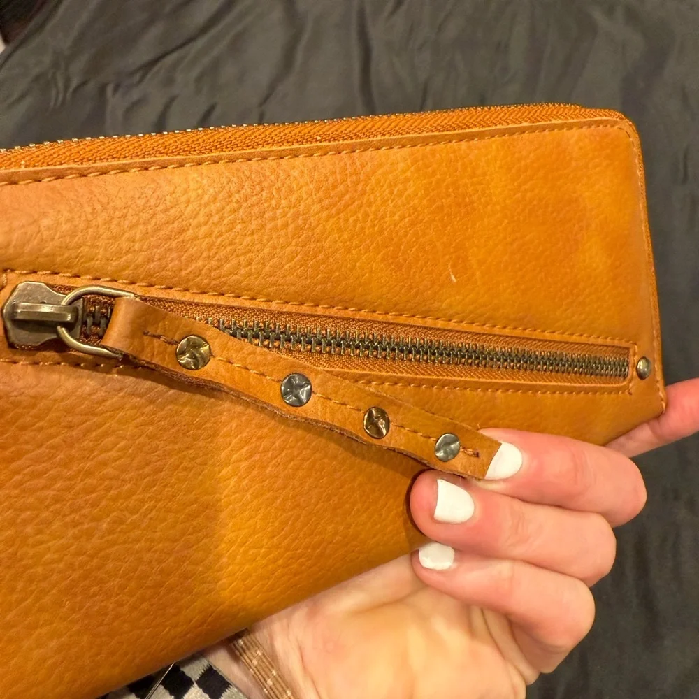 Free People Wallet Zip Around Wristlet Vegan Leather Brown 8"x4" - Picture 11 of 16